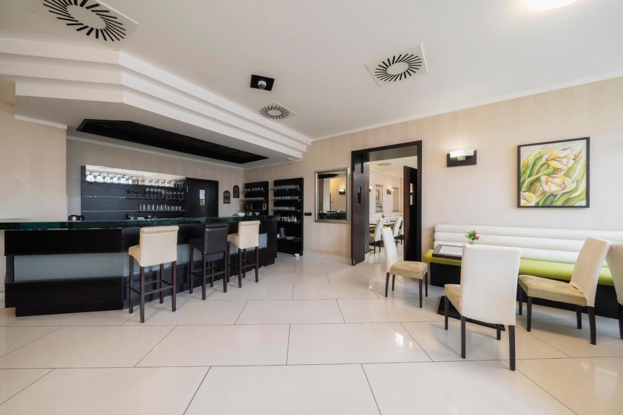 Hotel Astory Plzeň Extérieur photo